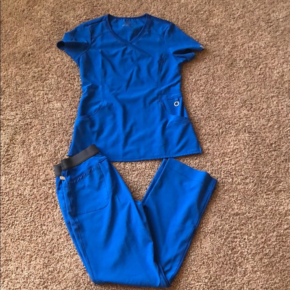 Small Cherokee Infinity Scrub Set